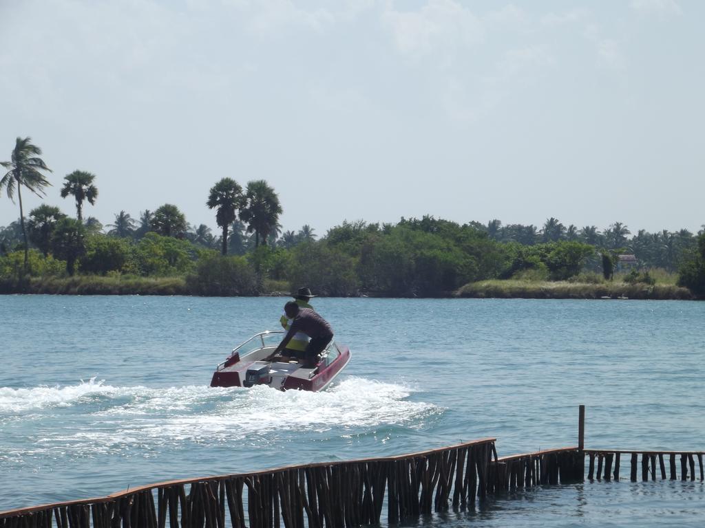 Lord Of The Forest Hotell Batticaloa Eksteriør bilde