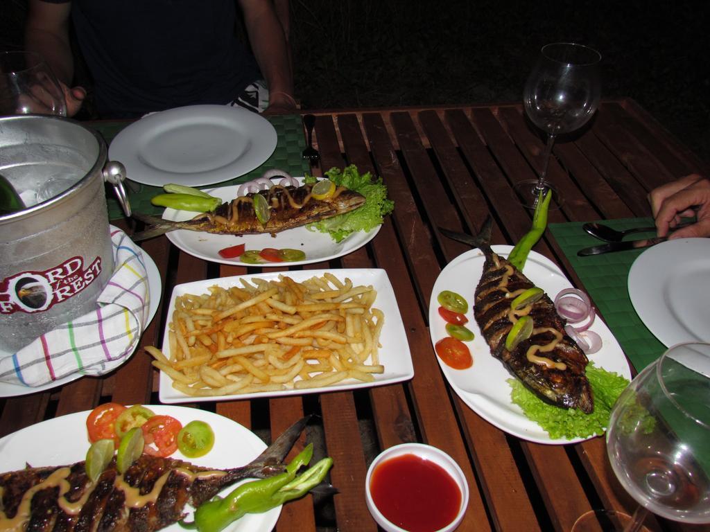 Lord Of The Forest Hotell Batticaloa Eksteriør bilde