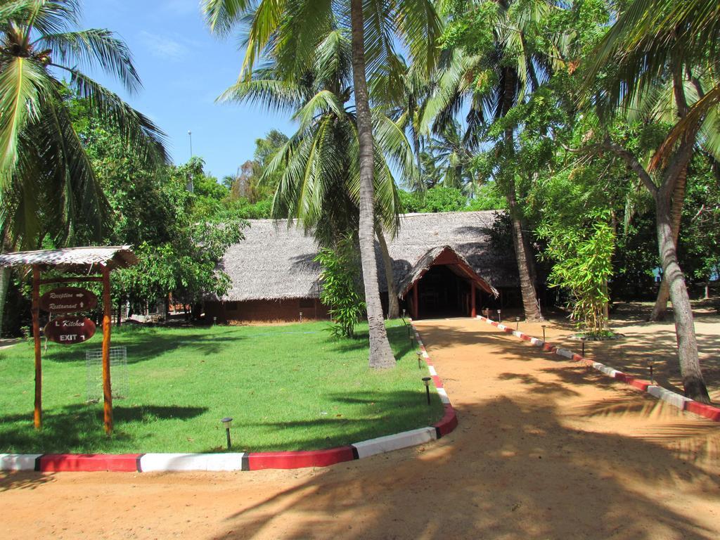 Lord Of The Forest Hotell Batticaloa Eksteriør bilde